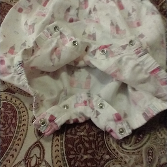 6/$15 Size 6-9 M baby girls fairy tail Castle one piece romper - Picture 7 of 9